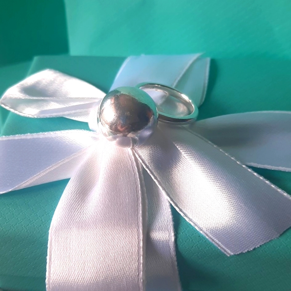 Tiffany & Co. Ball Ring with Gift Bag & Box Set 🌟 - Picture 2 of 11